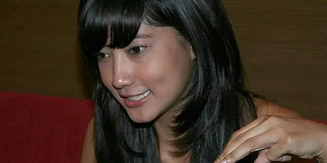 Adelia Rasya Dikencingi Kambing