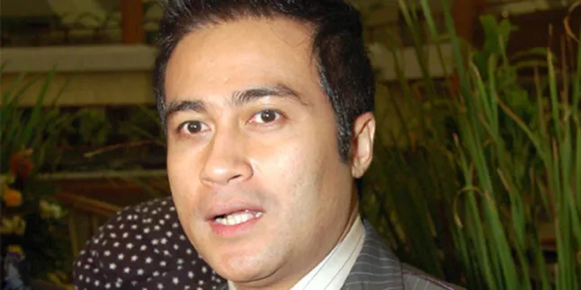 Adjie Pangestu: Nadia Cewek Matre Adjie Pangestu: Nadia Cewek Matre
