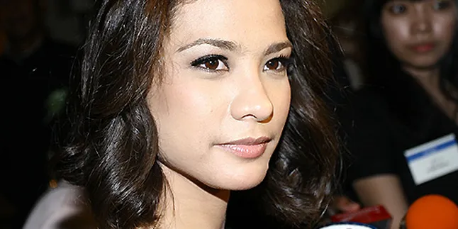 Suami Sibuk, Rachel Maryam Datang Bersama Adik