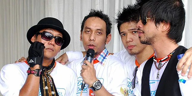 The Dance Company, Kritik Sambil Berkelakar di Atas Panggung