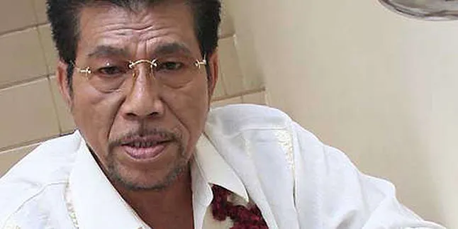 Istri Meggy Z Tak Kuasa Menahan Duka Istri Meggy Z Tak Kuasa Menahan Duka