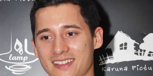 Nino Fernandez Ketagihan Berbagi Rezeki