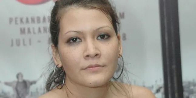 Melanie Subono: Wanita Nggak Cuma Yang Pakai Rok