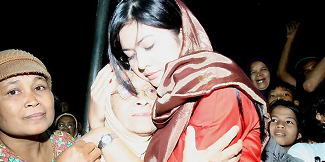 Puteri Indonesia 2009 Kunjungi Korban Gempa Sumbar