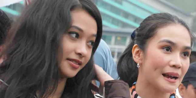 Linda Rahman Pasang Poppy Bunga Jadi Bintang Utama Linda Rahman Pasang Poppy Bunga Jadi Bintang Utama