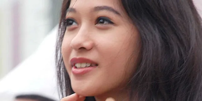 Poppy Bunga Pilih Karir Tinggalkan Kuliah