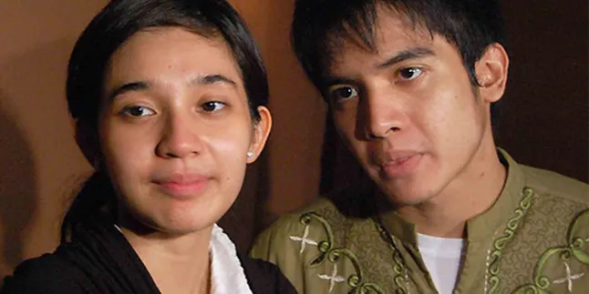 Dhini Aminarti dan Dimas Seto Tunangan