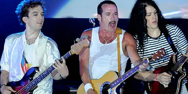 Queen It's a Kinda Magic!, Hidupkan Semangat Pertunjukan Teatrikal