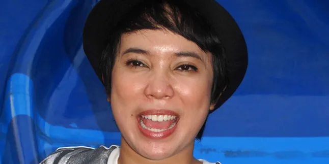 Fitri Tropica Bercita-Cita Jual Karya Anak Negeri