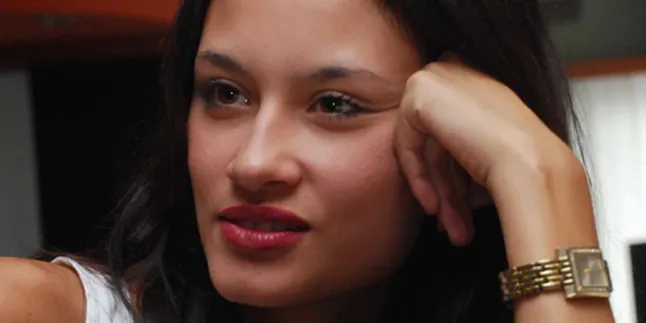 Rebecca, Belum Berminat Jadi WNI