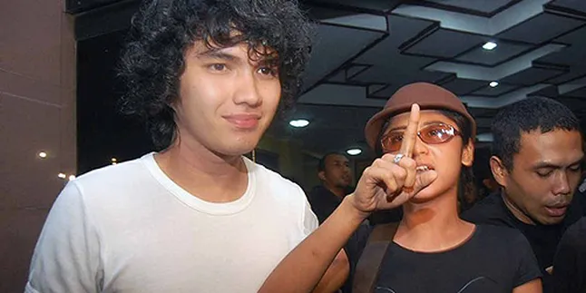 Dewi Perssik - Aldi Taher Resmi Cerai!