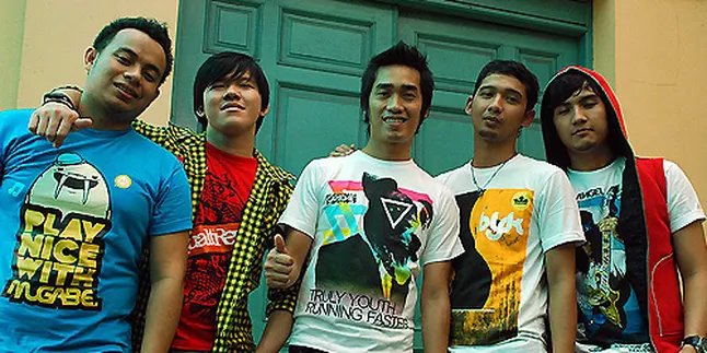 Jaga Kekompakan, Hijau Daun Mandi Bareng