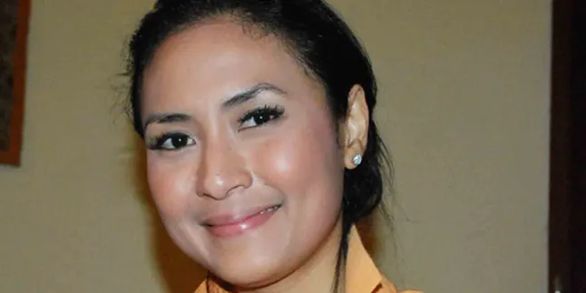 Tina Astari Lebih Suka Mobil Tinggi