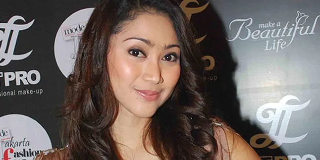 Ira Swara Ganti Profesi Jadi Model?