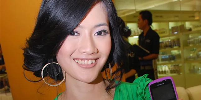 Merry Putrian Pilih BB Untuk Permudah Pekerjaan