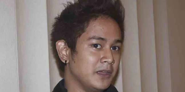 Potong Rambut Gimbal, Dwi Andhika Ganti Piercing