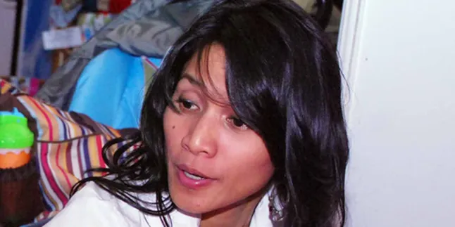 Anne J Cotto, Beda Ukuran di TV dan Asli