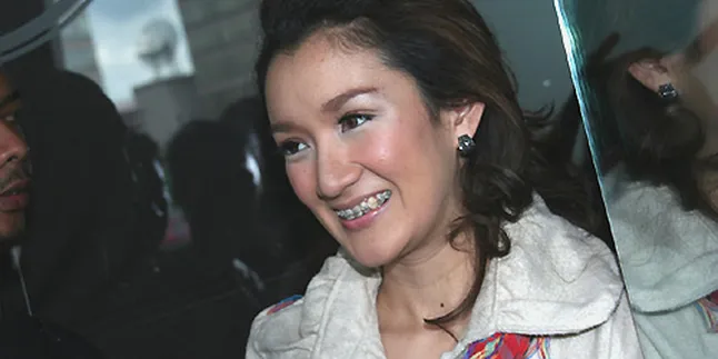 Hobi Belanja, Melly 'SHE' Doyan Nawar