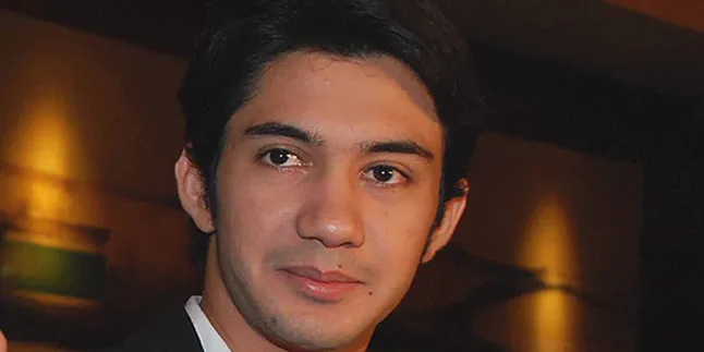 Reza Rahadian Bangga Film 'EINK' Ditonton Ibu Wapres