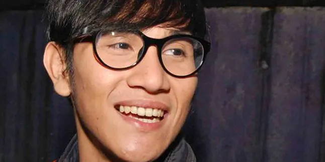 Vino G Bastian, Malas Baca Buku Tebal