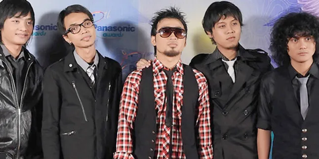 Hello Band Cuek Dibilang Mengekor Ahmad Dhani