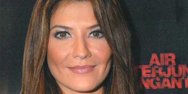 Tamara Bleszynski Deg-Degan Saat Adegan Ciuman