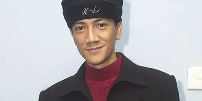 D Alfa Tak Sekedar Gandeng Hendri Lamiri