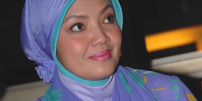 Ratih Sanggarwati Bikin Buku Kumpulan Puisi