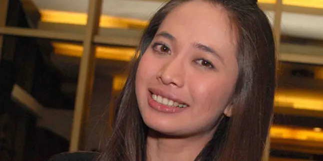 Verlita Evelyn dan Mandala Ikut Demo Anti Korupsi