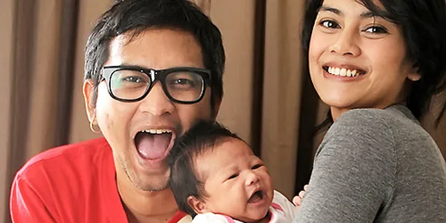 Baru 3 Bulan, Masayu - Lembu Bawa Anak Jalan-Jalan ke Mall