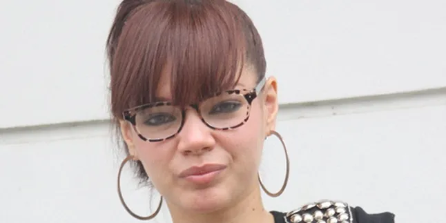 Dewi Sandra Curhat Lewat Lagu 'Mati Rasa'