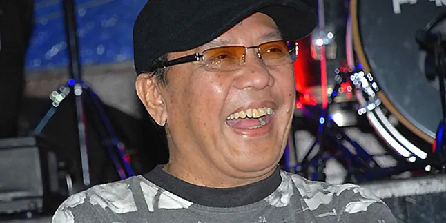 Jelly Tobing Melatih Stamina Dengan Sepak Bola