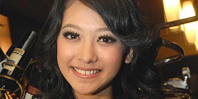 Poppy Bunga: Yang Penting Tahun Baru Sama Pacar