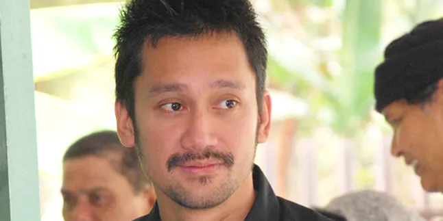 Tora - Mieke, Ijab Kabul Tanpa Pengumuman