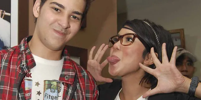 Fitri Tropica Menari India di Taman Raya Bogor