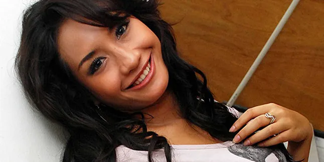 Shinta Bachir: Lihat Dulu, Baru Komentar