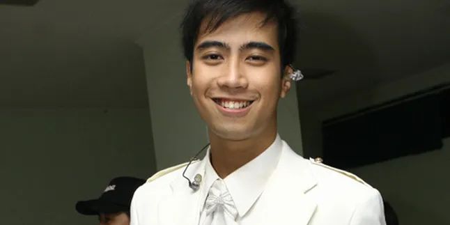 Vidi Aldiano Gelar Syukuran Untuk Awak Media Vidi Aldiano Gelar Syukuran Untuk Awak Media