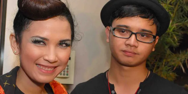 Dinda dan Derby, Lalui Pergantian Tahun di Wakatobi