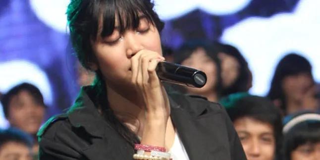 Pendapatan Pertama Widy Vierra Untuk Beli Mikrofon