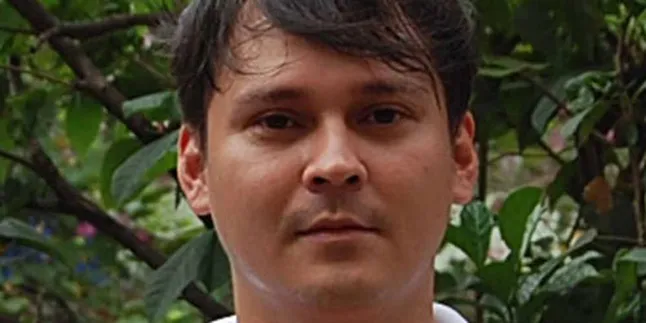 Ivan Ray Sumbangkan Koleksi Pribadi Untuk Korban AIDS Ivan Ray Sumbangkan Koleksi Pribadi Untuk Korban AIDS