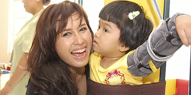 Datangi Panti Sosial, Melinda Bukan Untuk Cuci Dosa Datangi Panti Sosial, Melinda Bukan Untuk Cuci Dosa