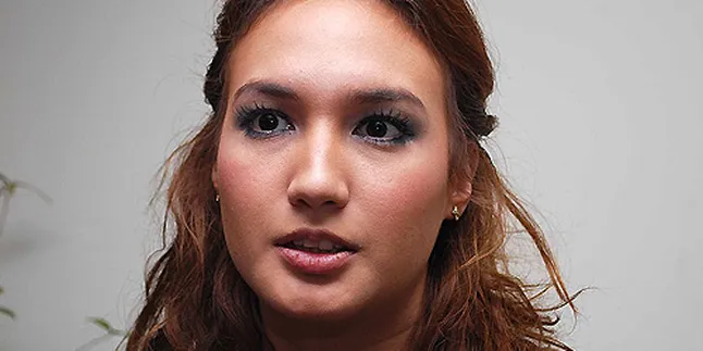 Ketahuan Jalan Bareng Pacar, Nadine Ogah Wawancara