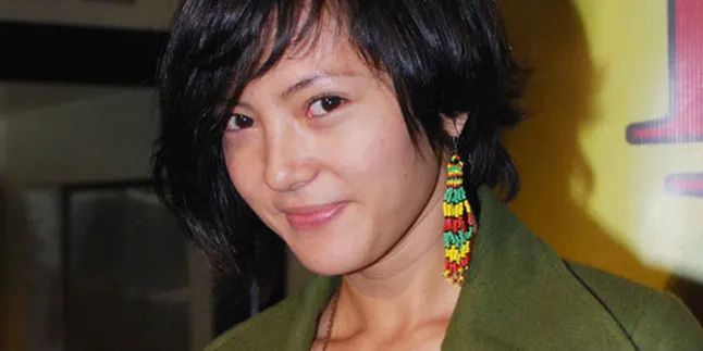 Poppy Sovia Cari Jodoh di 'TAKE CELEBRITY OUT'