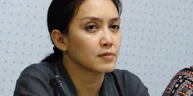 'Kegatelan' Akting, Rieke Main Ketoprak di Kampung