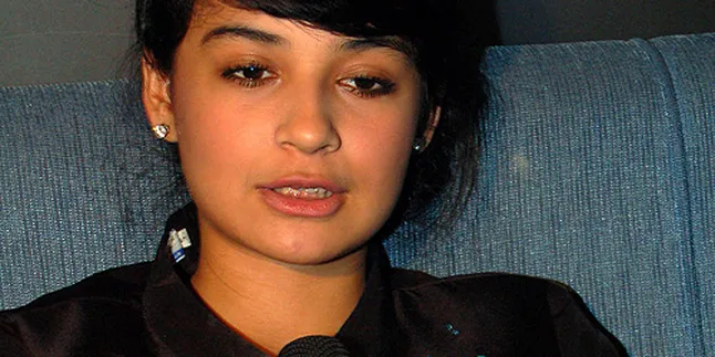 Shireen Sungkar Bantah Sudah Tunangan Dengan Adly
