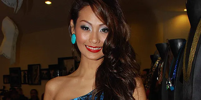 Bikin Label Fashion, Indah Kalalo Promo Rancangan Sendiri