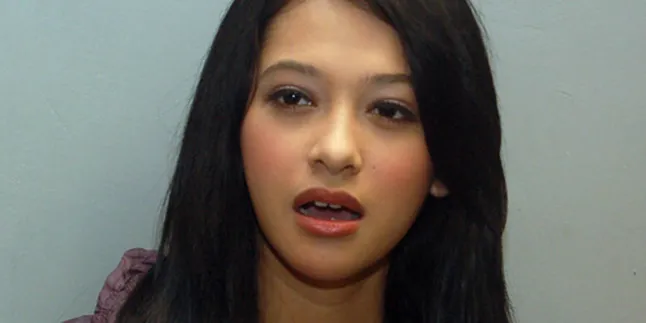 Poppy Bunga, Histeris Saat Perdana Ketemu 'Hantu'