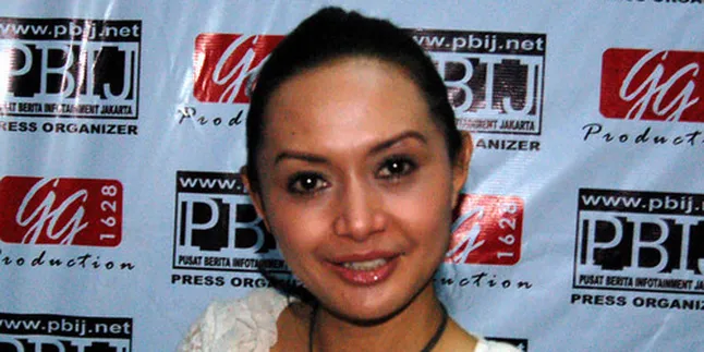 Edies Adelia Sering Ditaksir Pejabat