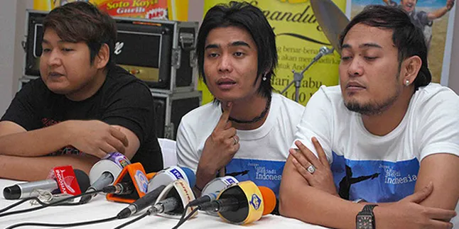 ST12 Rela Terjang Macet Demi Fans