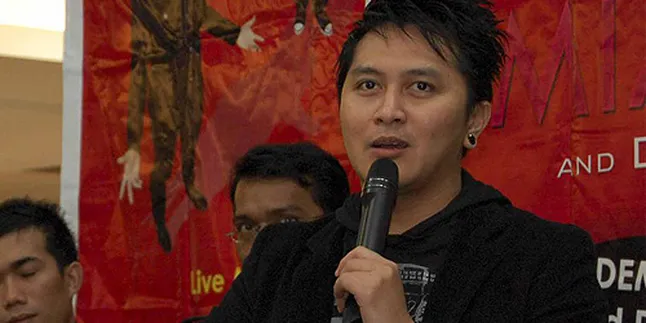 Yulia Rachman Bantu Demian Tampil Menarik